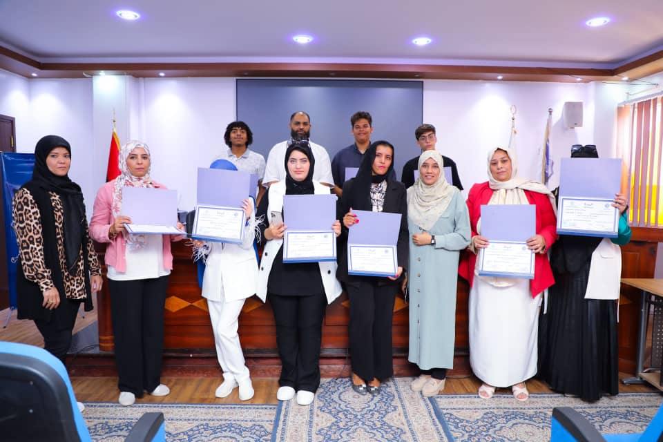 مركز البحوث والاستشارات يختتم دورة تدريبية مهمة بالتعاون مع مركز المعلومات والتوثيق