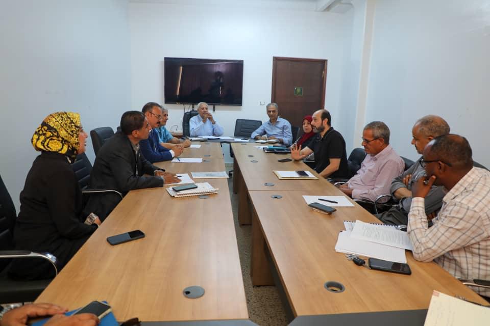 لجنة تقييم المراكز البحثية والخدمية بجامعة بنغازي تعقد اجتماعها الأول لمتابعة جاهزية المراكز وتطوير أدائها